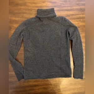 Neiman Marcus Charcoal Grey 100% Cashmere Sweater